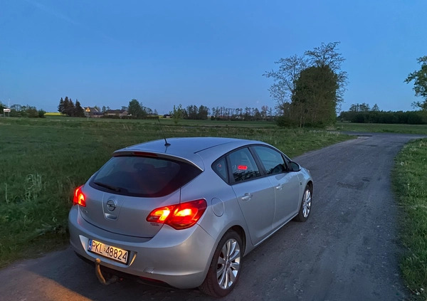 Opel Astra cena 22900 przebieg: 175000, rok produkcji 2010 z Strzelno małe 154